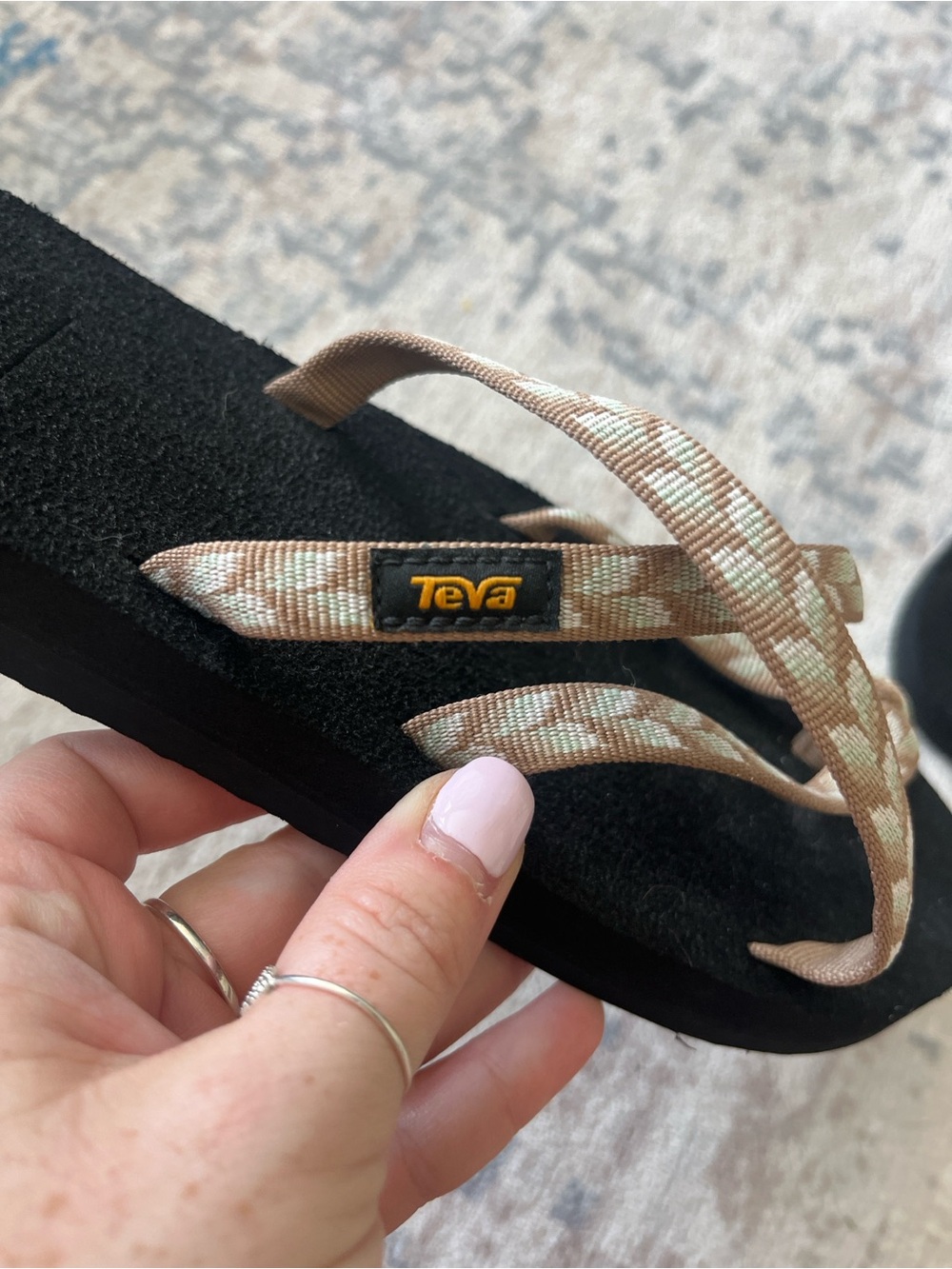 Teva Women's Olowahu Flip-Flop - Picture 2 of 7